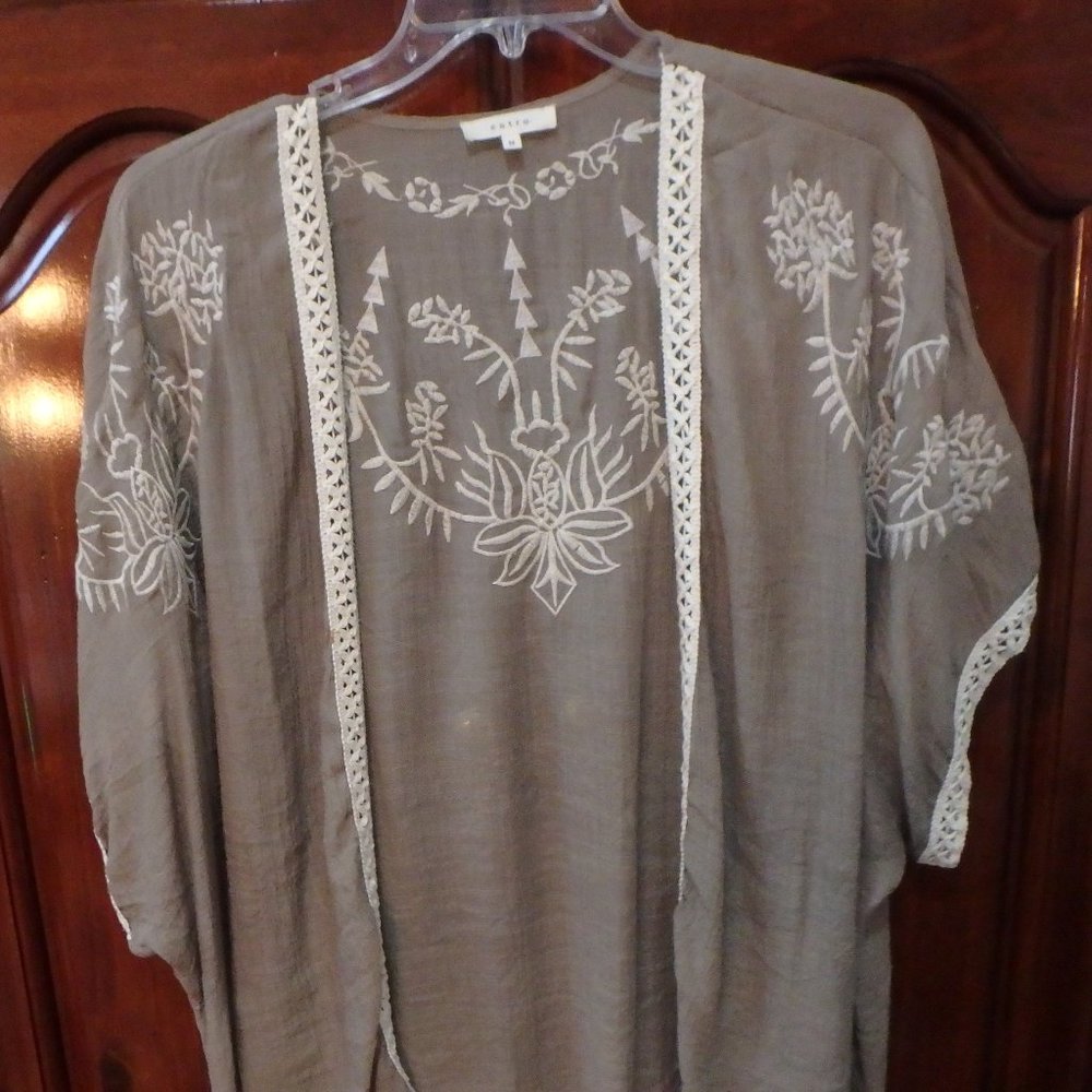 ENTRO TAUPE/CREAM EMBROIDERED KIMONO SIZE M